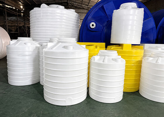 acheter Réservoirs poly ronds verticaux résistants aux UV avec couvercles pour le stockage à la ferme online manufacture